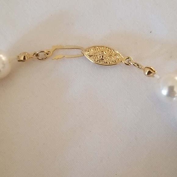 PEARL Necklace with Statement Pearl Center - Picture 4 of 4